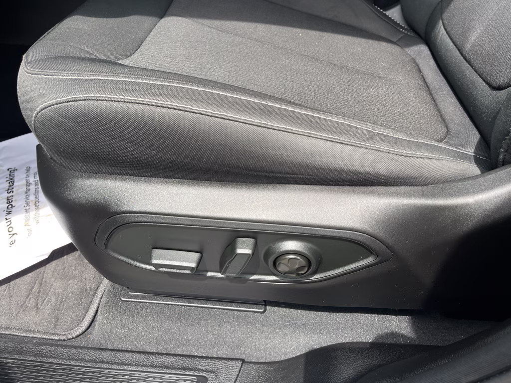 2024 Silver Zynith Jeep Grand Cherokee Laredo X RWD SUV