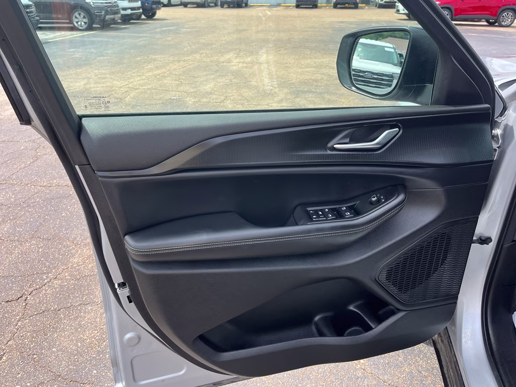 2024 Silver Zynith Jeep Grand Cherokee Laredo X RWD SUV