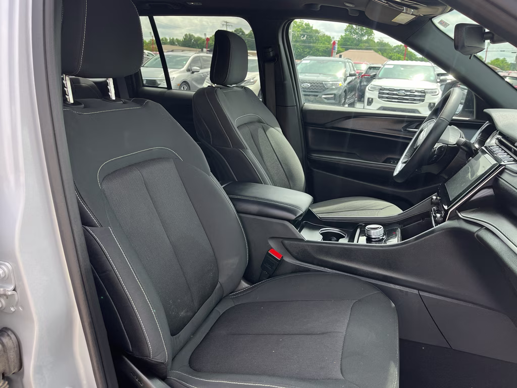 2024 Silver Zynith Jeep Grand Cherokee Laredo X RWD SUV