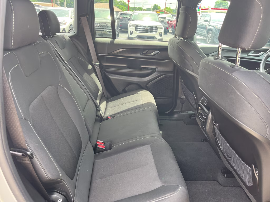 2024 Silver Zynith Jeep Grand Cherokee Laredo X RWD SUV