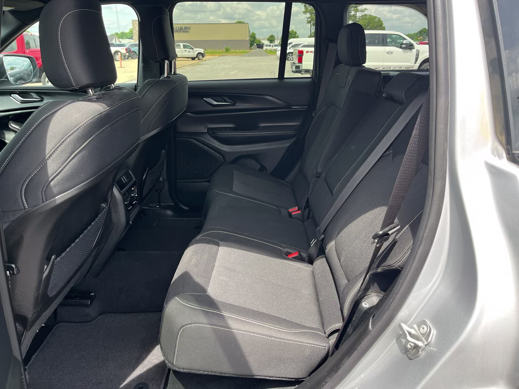 2024 Silver Zynith Jeep Grand Cherokee Laredo X RWD SUV