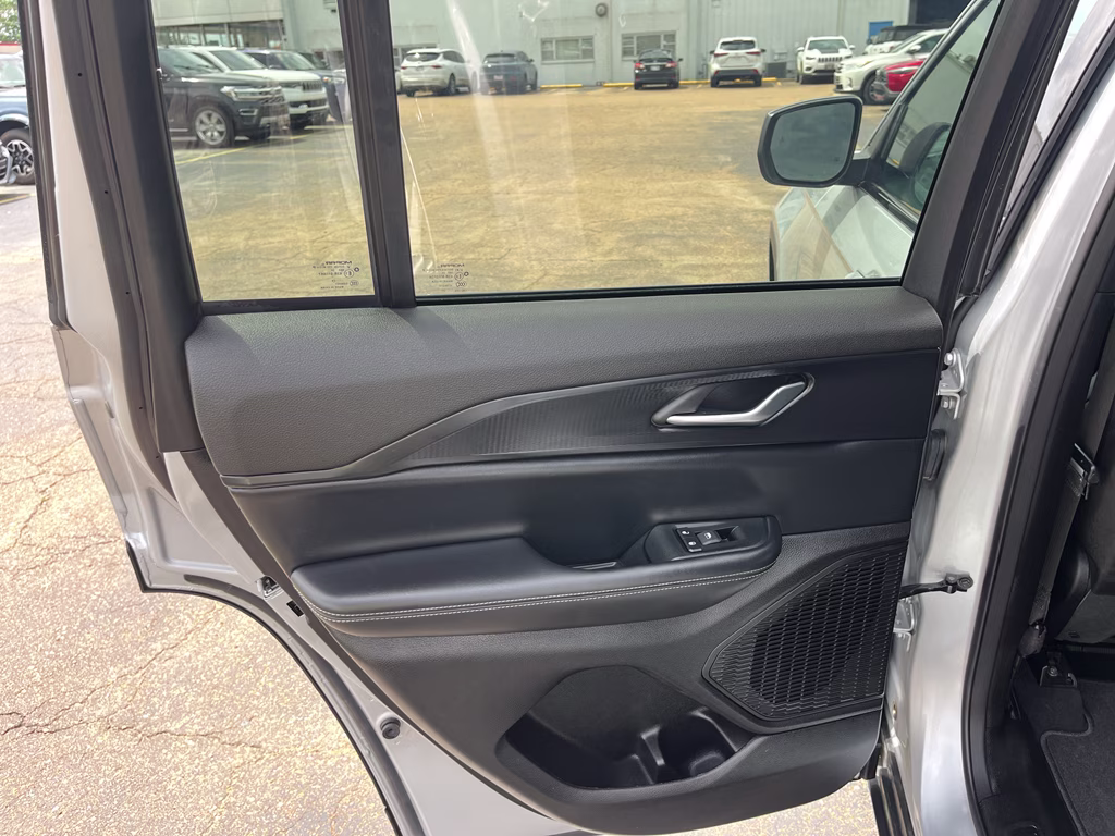 2024 Silver Zynith Jeep Grand Cherokee Laredo X RWD SUV