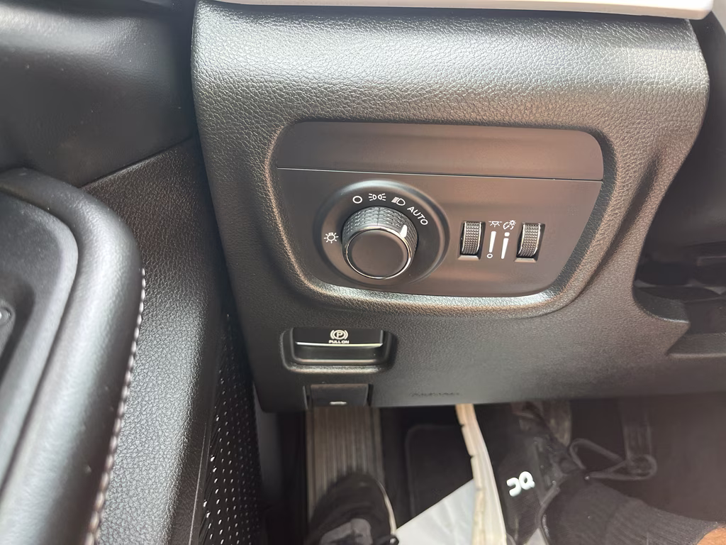 2024 Silver Zynith Jeep Grand Cherokee Laredo X RWD SUV