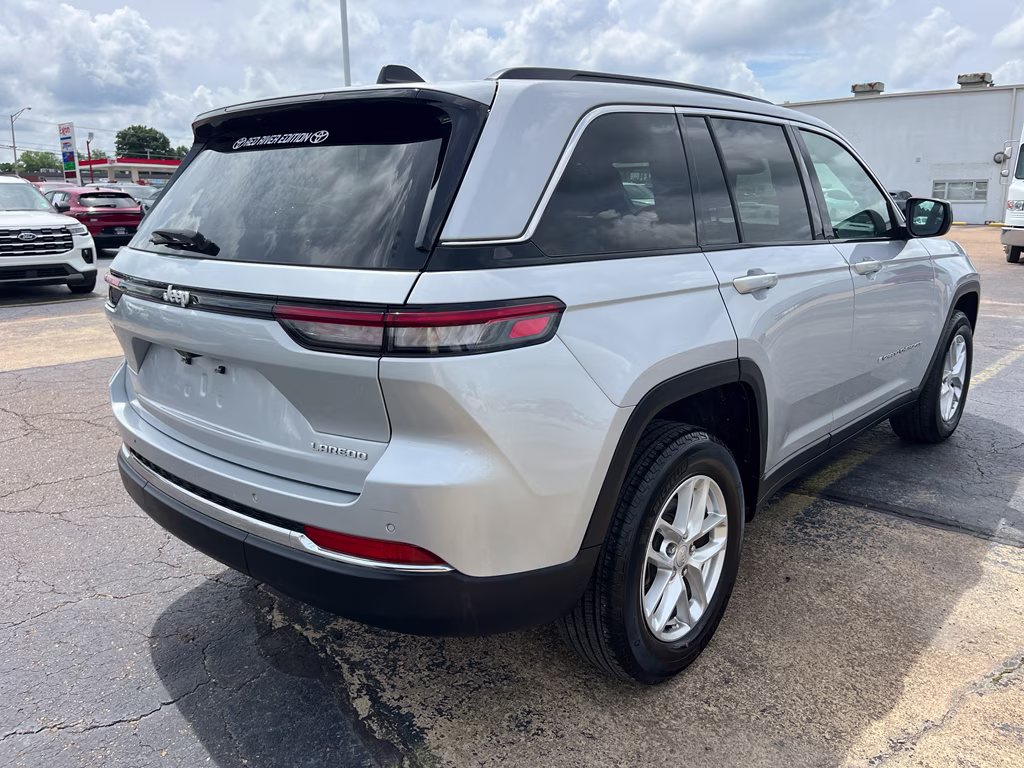 2024 Silver Zynith Jeep Grand Cherokee Laredo X RWD SUV