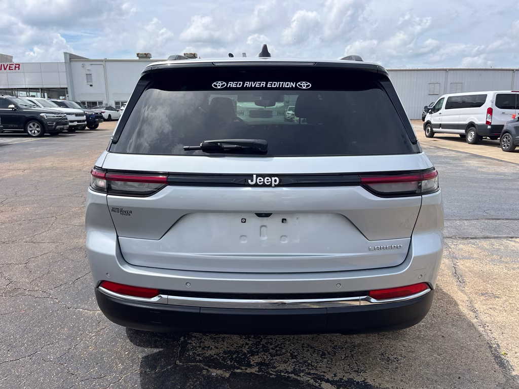2024 Silver Zynith Jeep Grand Cherokee Laredo X RWD SUV