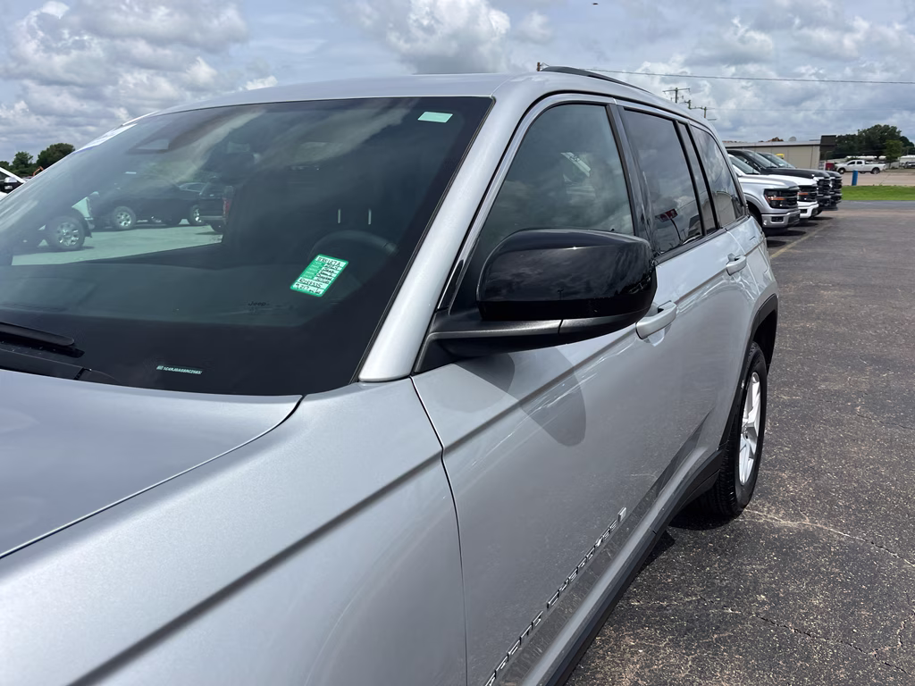 2024 Silver Zynith Jeep Grand Cherokee Laredo X RWD SUV