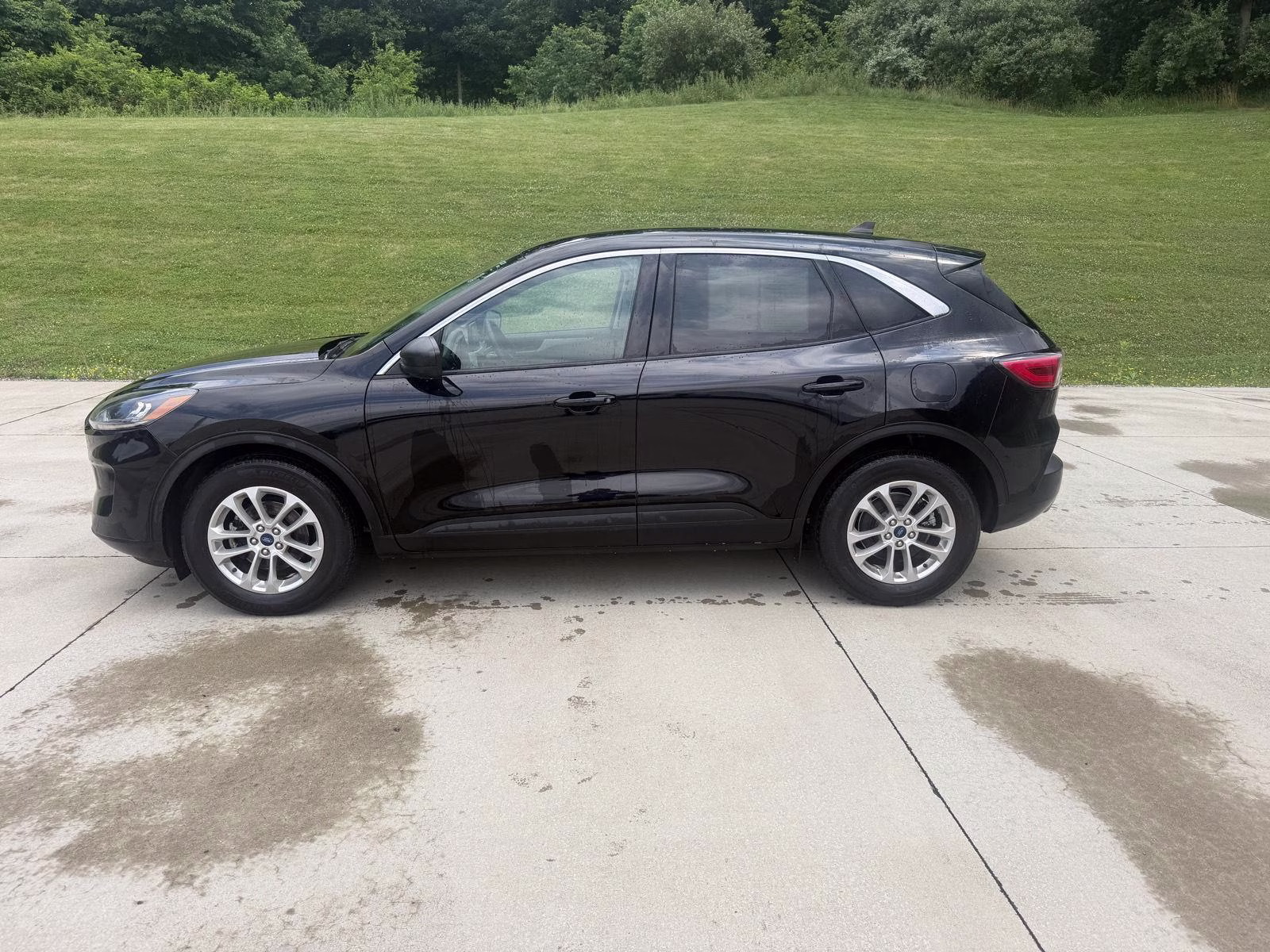 2022 Agate Black Ford Escape SE FWD SUV