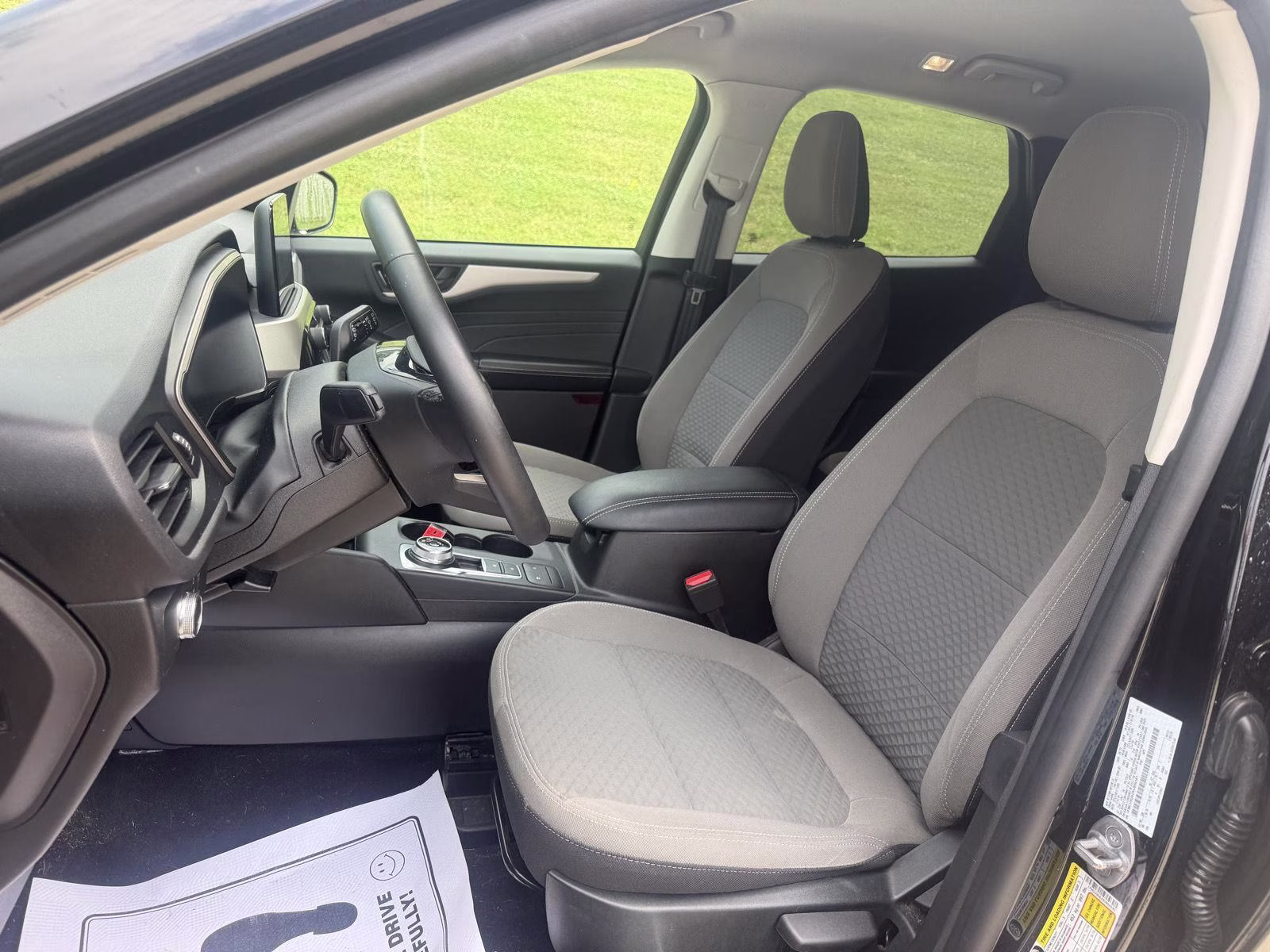 2022 Agate Black Ford Escape SE FWD SUV