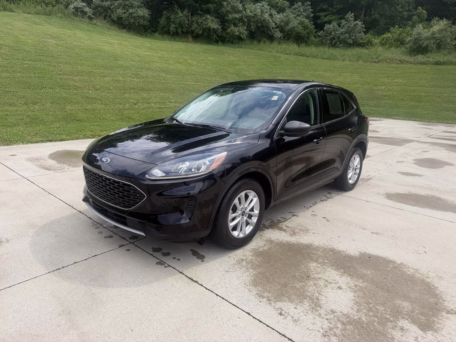 2022 Agate Black Ford Escape SE FWD SUV