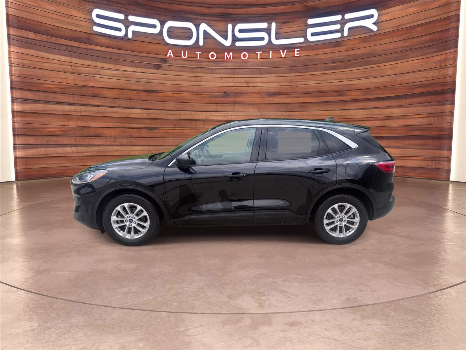 Used 2022 Ford Escape SE with VIN 1FMCU0G62NUB56581 for sale in Mount Vernon, OH