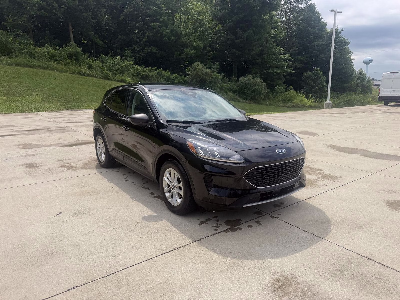 2022 Agate Black Ford Escape SE FWD SUV