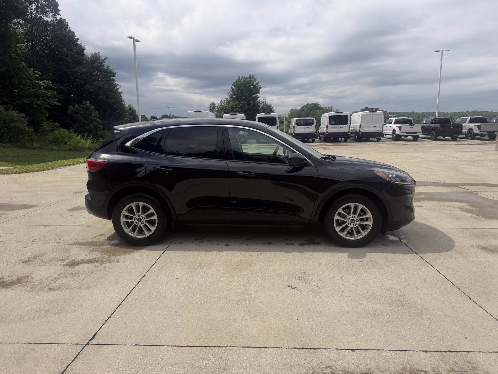 2022 Agate Black Ford Escape SE FWD SUV