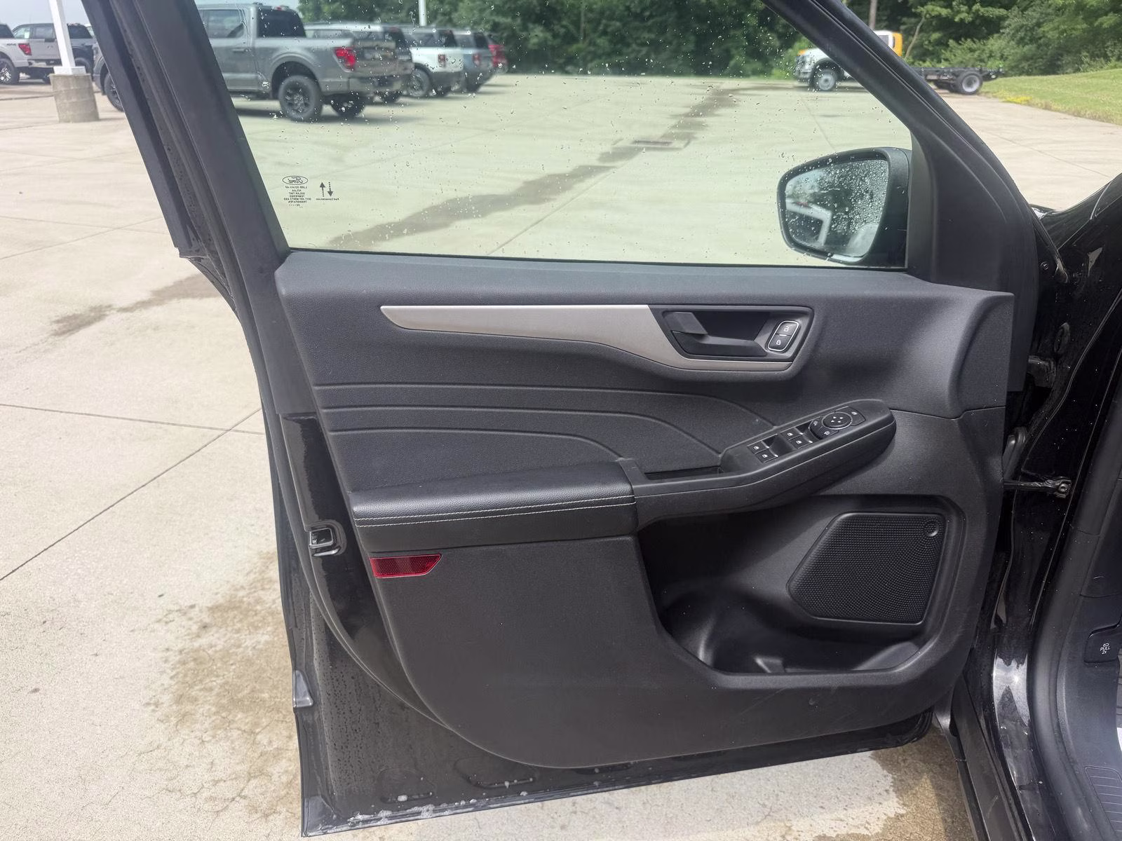 2022 Agate Black Ford Escape SE FWD SUV
