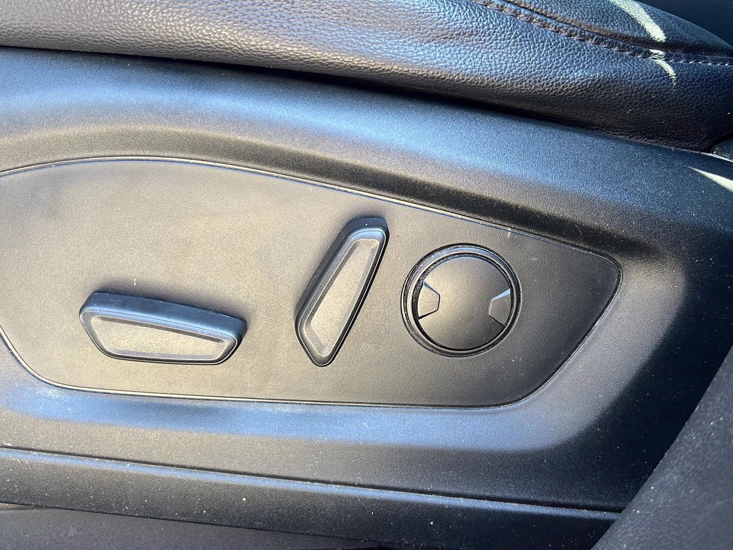 2020 Magnetic Ford Explorer XLT 4X4 SUV