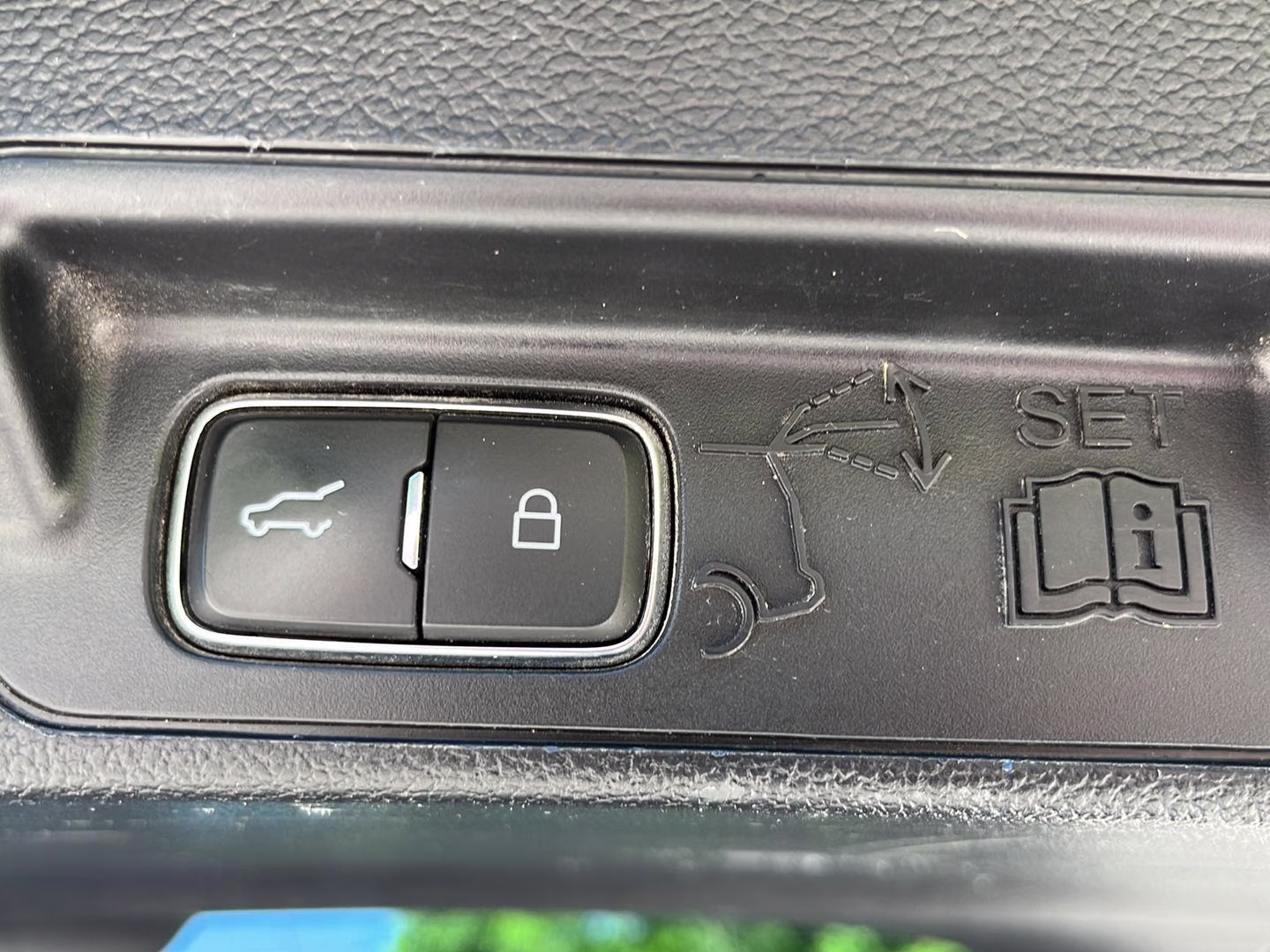 2020 Magnetic Ford Explorer XLT 4X4 SUV