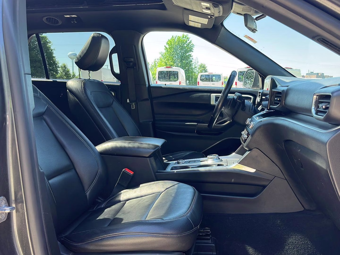 2020 Magnetic Ford Explorer XLT 4X4 SUV