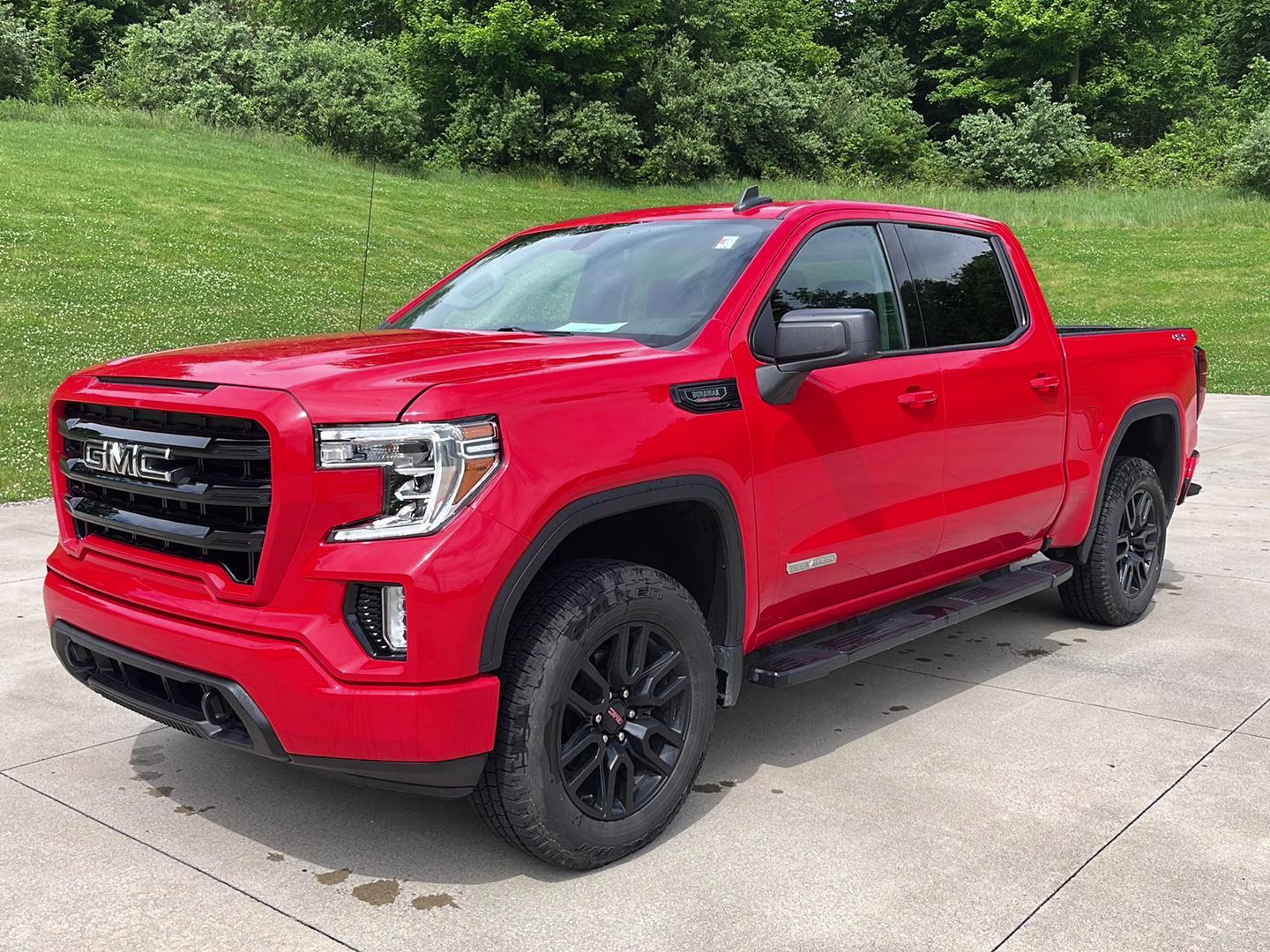 2022 GMC Sierra 4WD Crew Cab Short Box Elevation's photo