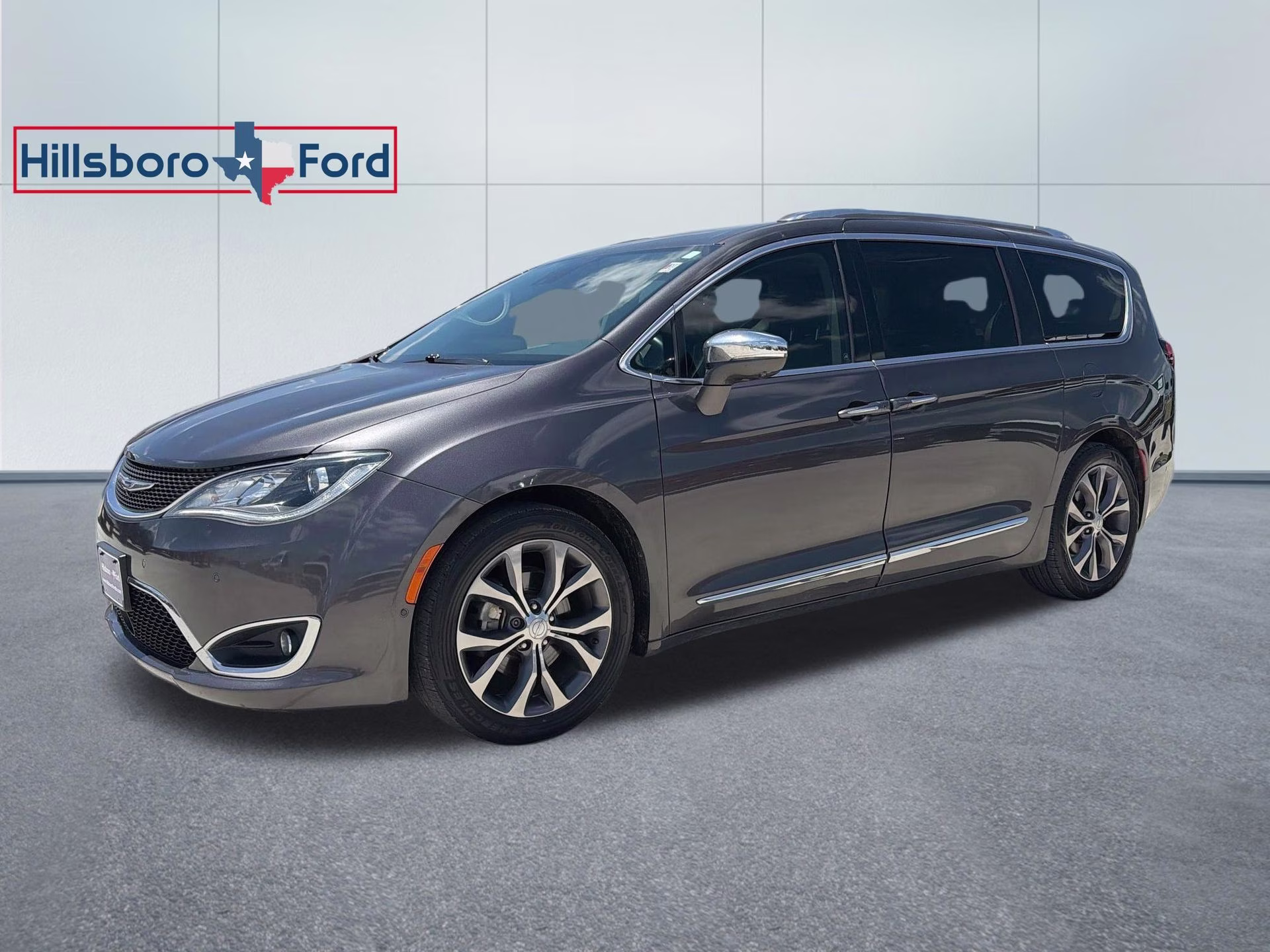 2018 Chrysler Pacifica Limited's photo