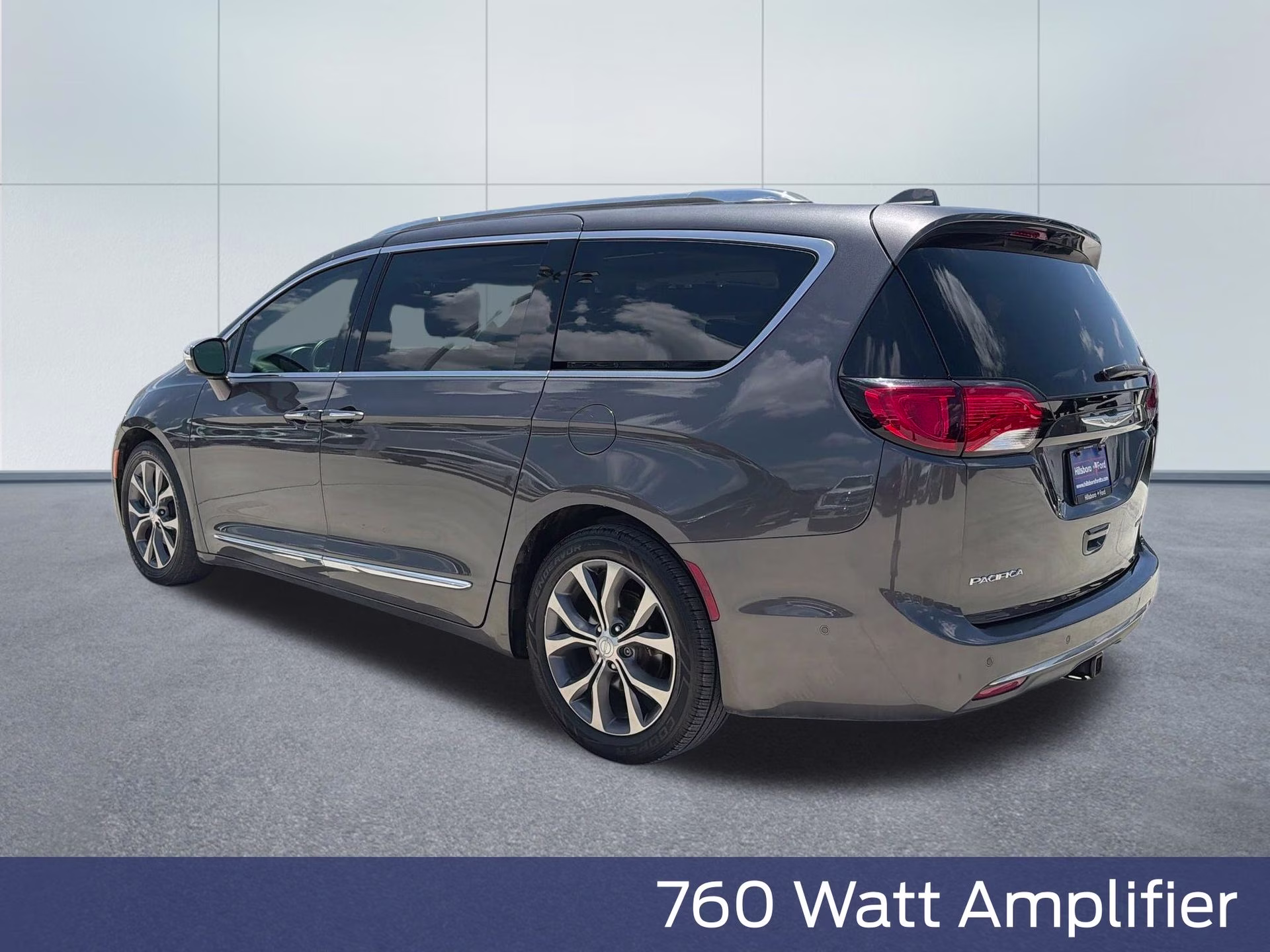 2018 Granite Crystal Metallic Clearcoat Chrysler Pacifica Limited FWD Van