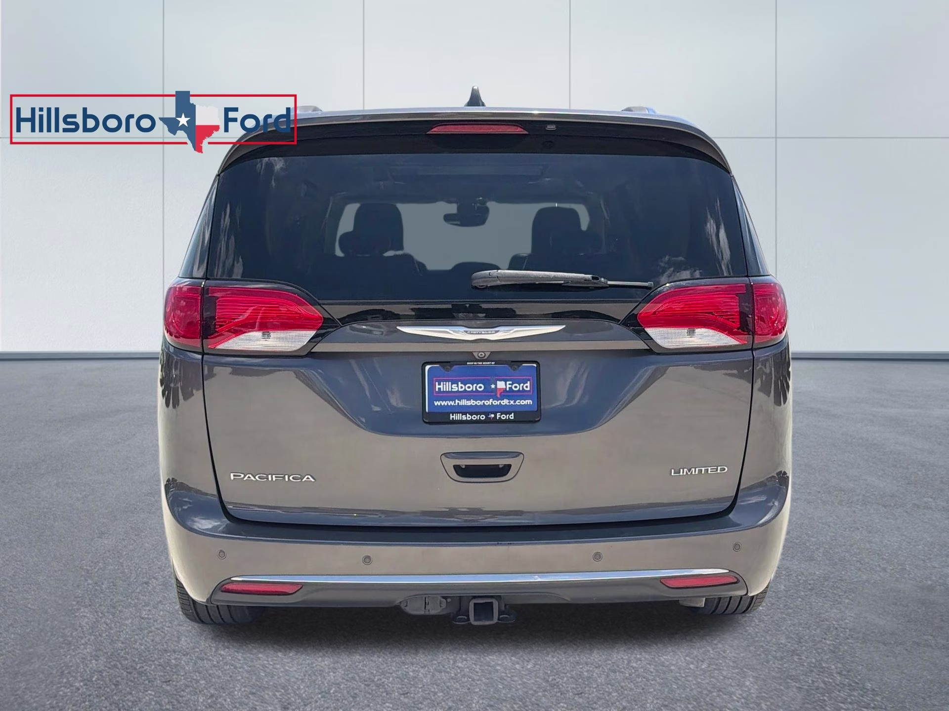 2018 Granite Crystal Metallic Clearcoat Chrysler Pacifica Limited FWD Van