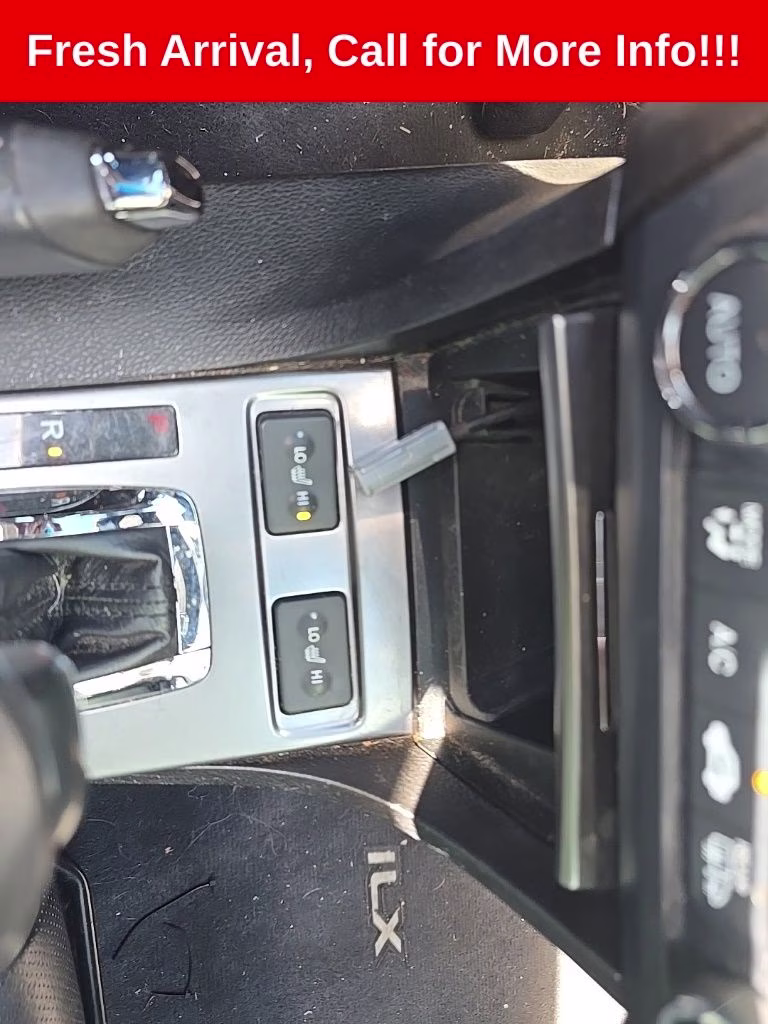 2013 Bellanova White Pearl Acura ILX 2.0L FWD Sedan