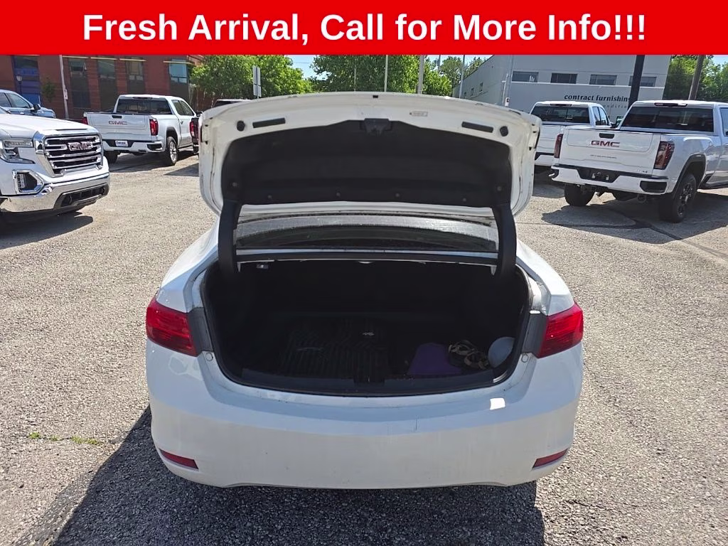 2013 Bellanova White Pearl Acura ILX 2.0L FWD Sedan