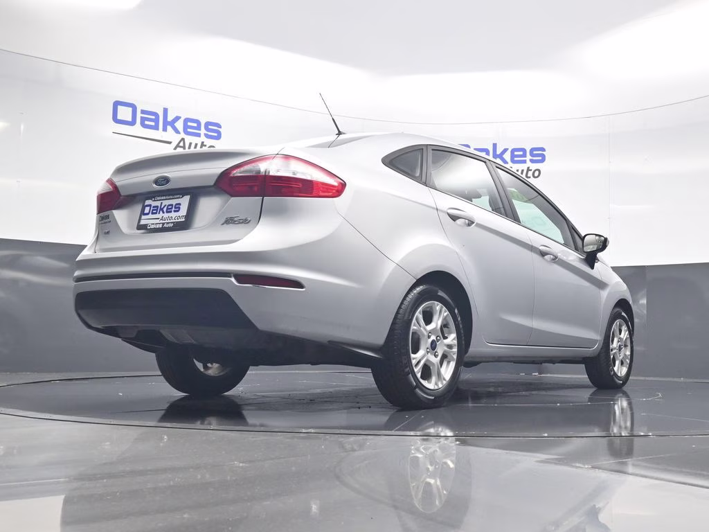 2016 Ingot Silver Ford Fiesta SE FWD Sedan