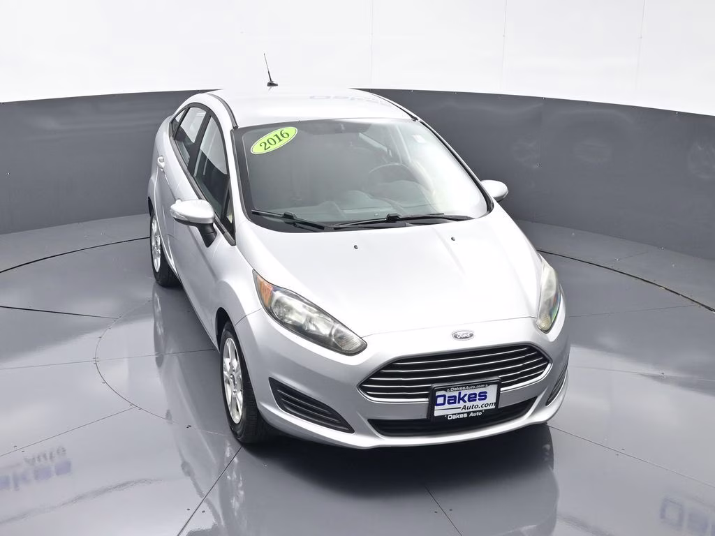 2016 Ingot Silver Ford Fiesta SE FWD Sedan