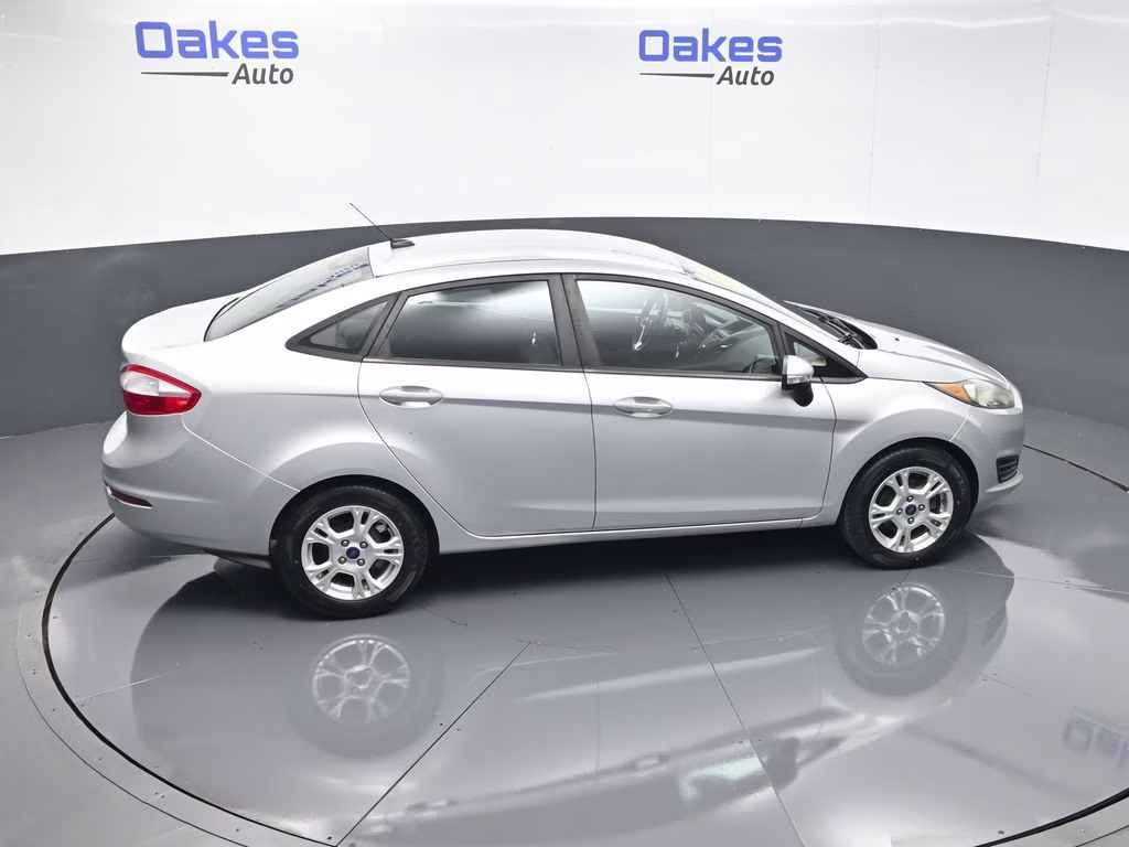 2016 Ingot Silver Ford Fiesta SE FWD Sedan