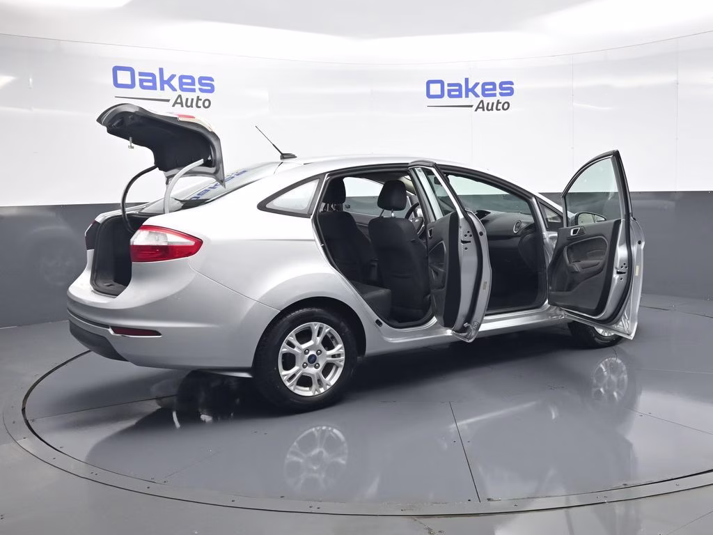 2016 Ingot Silver Ford Fiesta SE FWD Sedan
