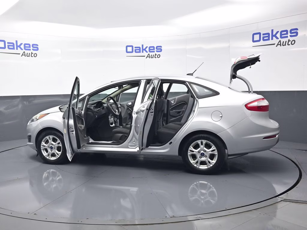 2016 Ingot Silver Ford Fiesta SE FWD Sedan