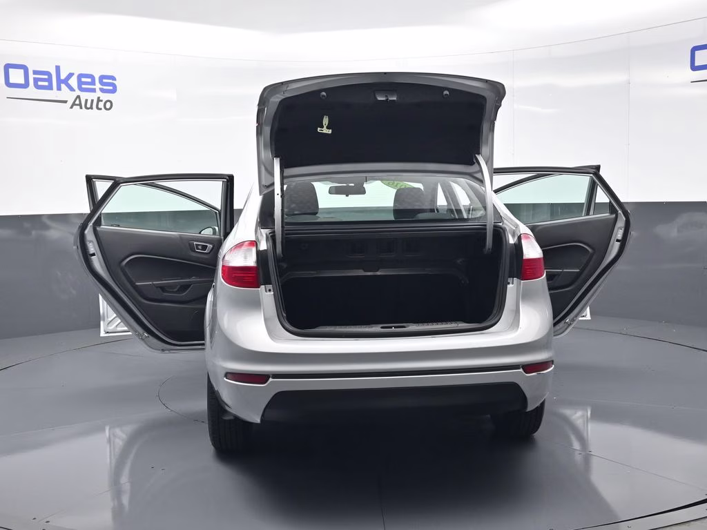 2016 Ingot Silver Ford Fiesta SE FWD Sedan