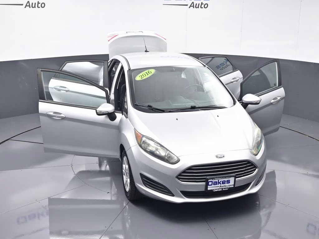 2016 Ingot Silver Ford Fiesta SE FWD Sedan