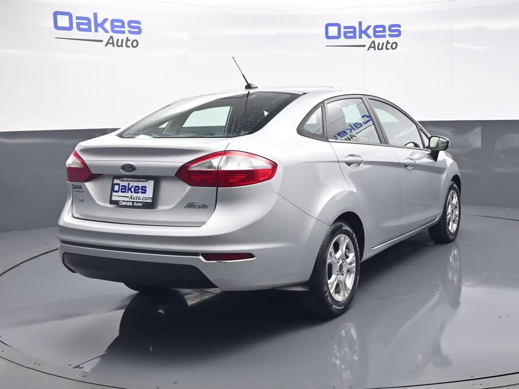 2016 Ingot Silver Ford Fiesta SE FWD Sedan