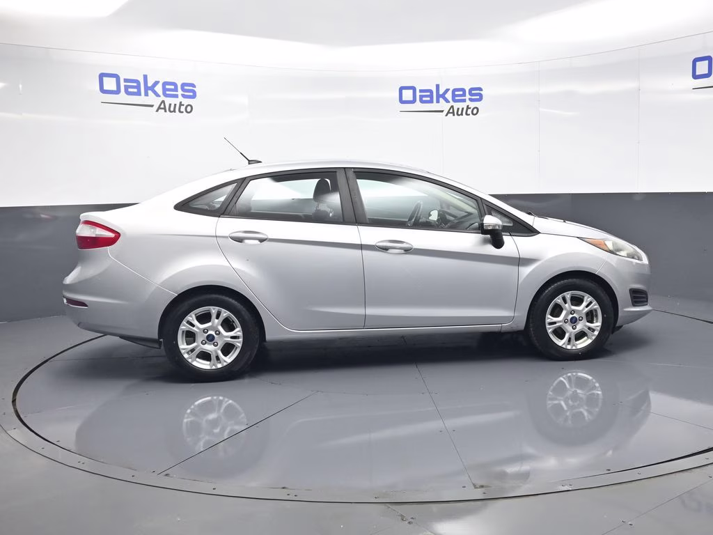 2016 Ingot Silver Ford Fiesta SE FWD Sedan