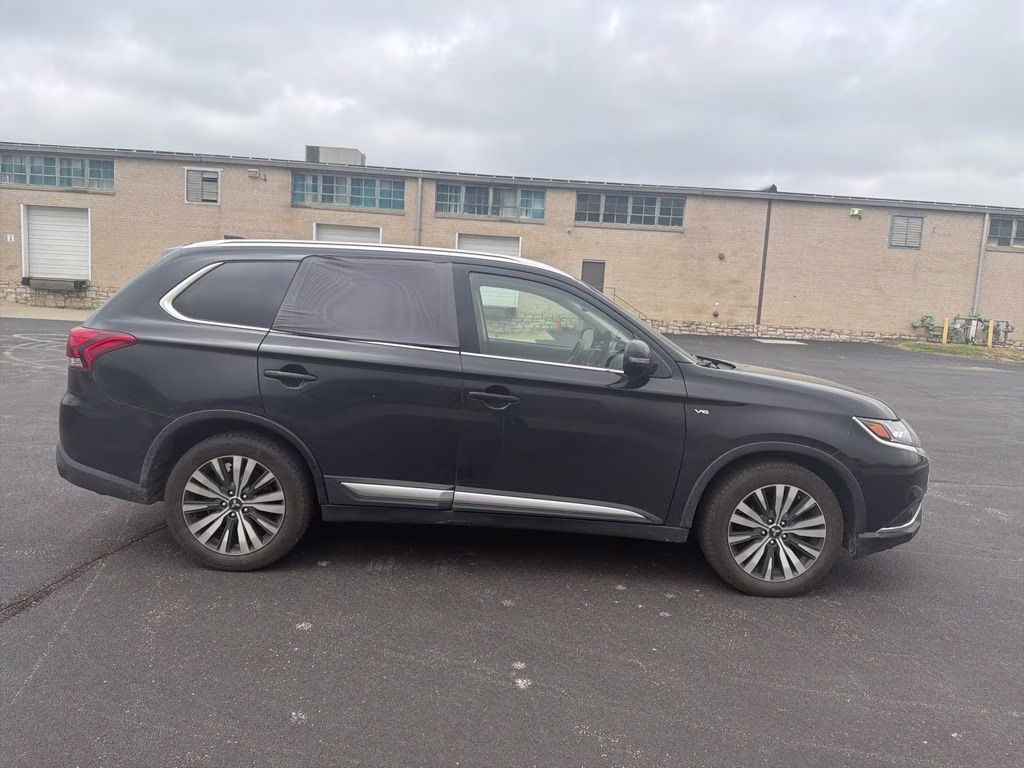2019 Labrador Black Metallic Mitsubishi Outlander GT 4X4 SUV