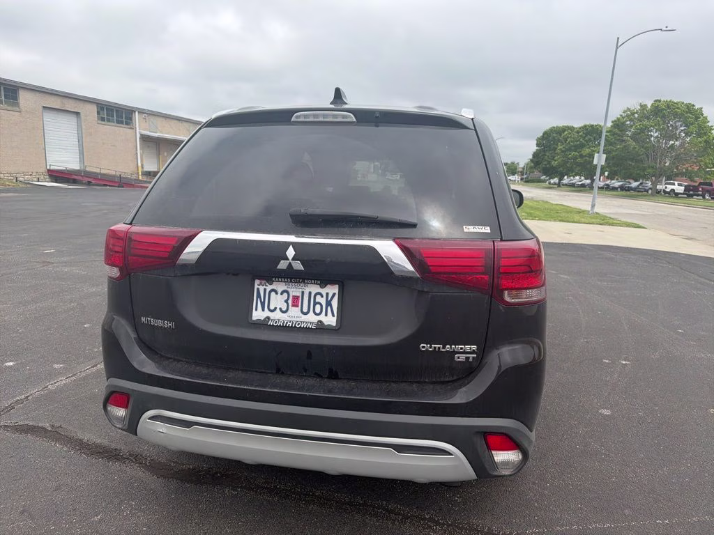 2019 Labrador Black Metallic Mitsubishi Outlander GT 4X4 SUV