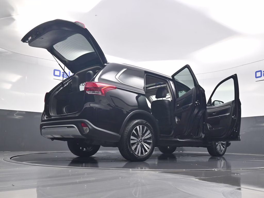 2019 Labrador Black Metallic Mitsubishi Outlander GT 4X4 SUV