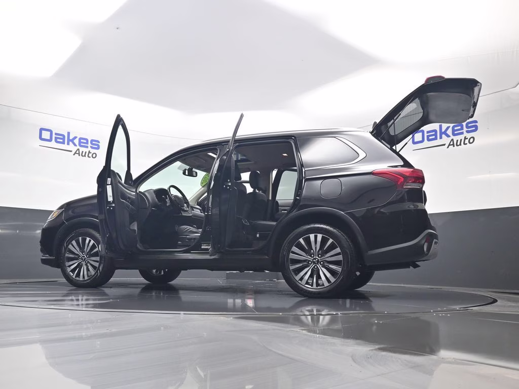 2019 Labrador Black Metallic Mitsubishi Outlander GT 4X4 SUV