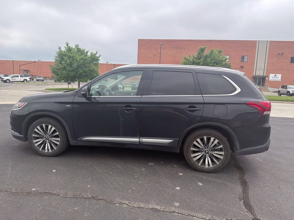 2019 Labrador Black Metallic Mitsubishi Outlander GT 4X4 SUV