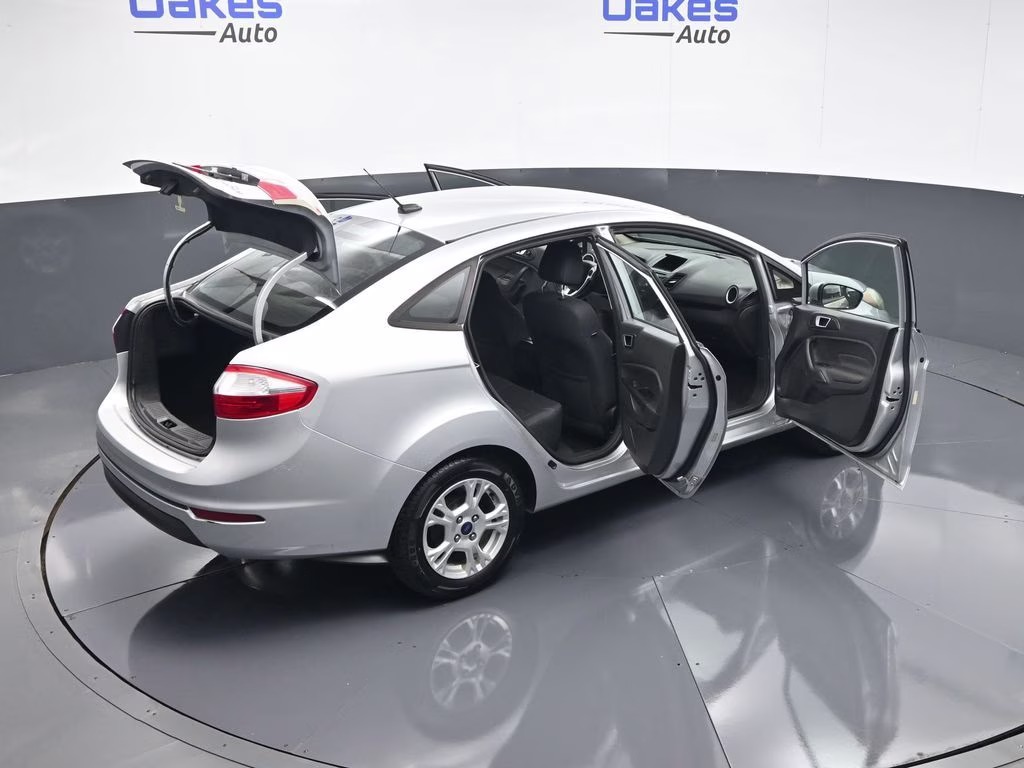 2016 Ingot Silver Ford Fiesta SE FWD Sedan