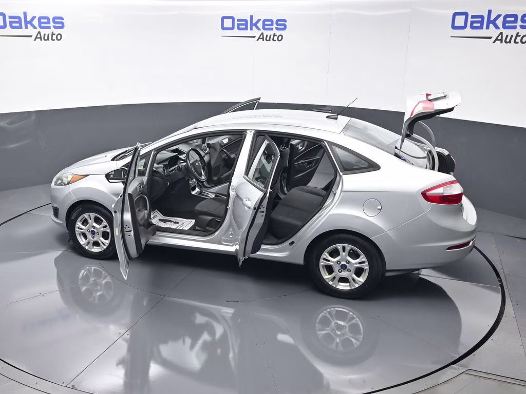 2016 Ingot Silver Ford Fiesta SE FWD Sedan