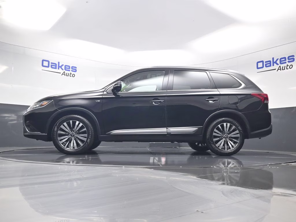 2019 Labrador Black Metallic Mitsubishi Outlander GT 4X4 SUV