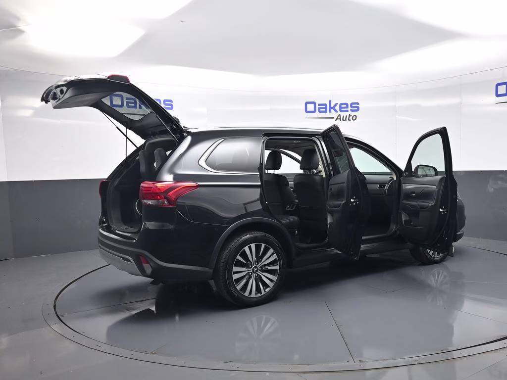 2019 Labrador Black Metallic Mitsubishi Outlander GT 4X4 SUV