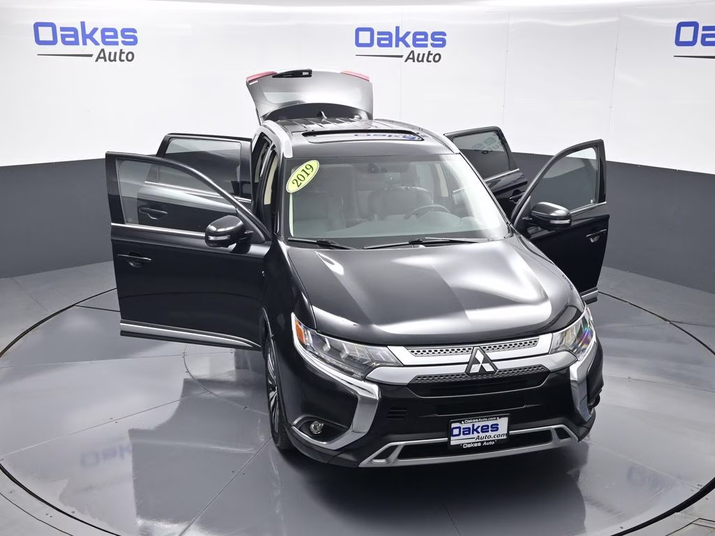 2019 Labrador Black Metallic Mitsubishi Outlander GT 4X4 SUV