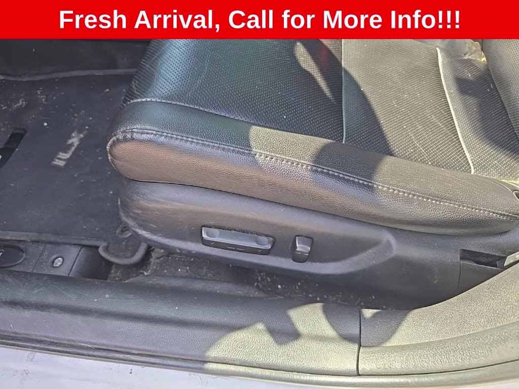 2013 Bellanova White Pearl Acura ILX 2.0L FWD Sedan