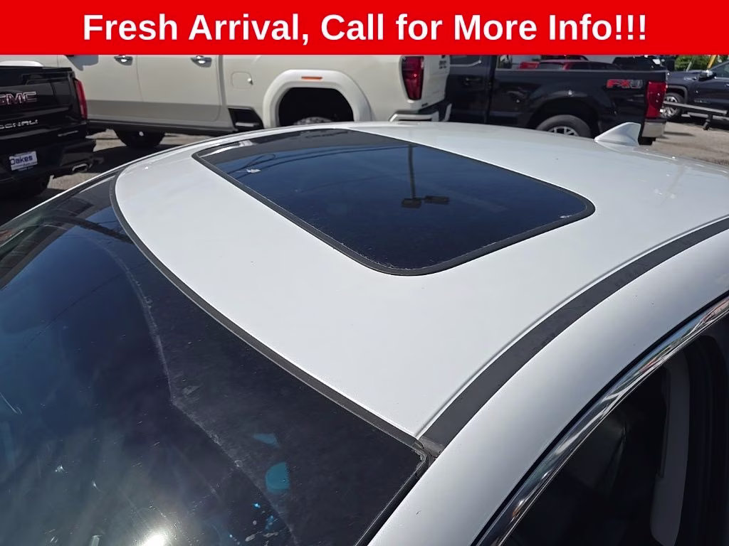 2013 Bellanova White Pearl Acura ILX 2.0L FWD Sedan