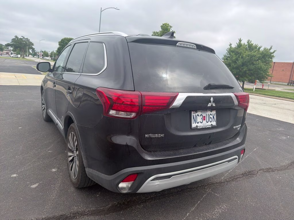 2019 Labrador Black Metallic Mitsubishi Outlander GT 4X4 SUV