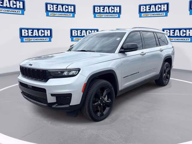 2023 Silver Jeep Grand Cherokee L Altitude 4X4 SUV
