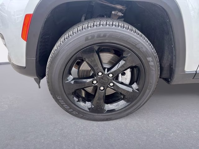 2023 Silver Jeep Grand Cherokee L Altitude 4X4 SUV
